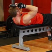 Поднятие диска, лежа головой вниз на скамье